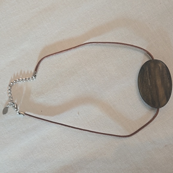 Leather and wood fashion necklace - Picture 1 of 6
